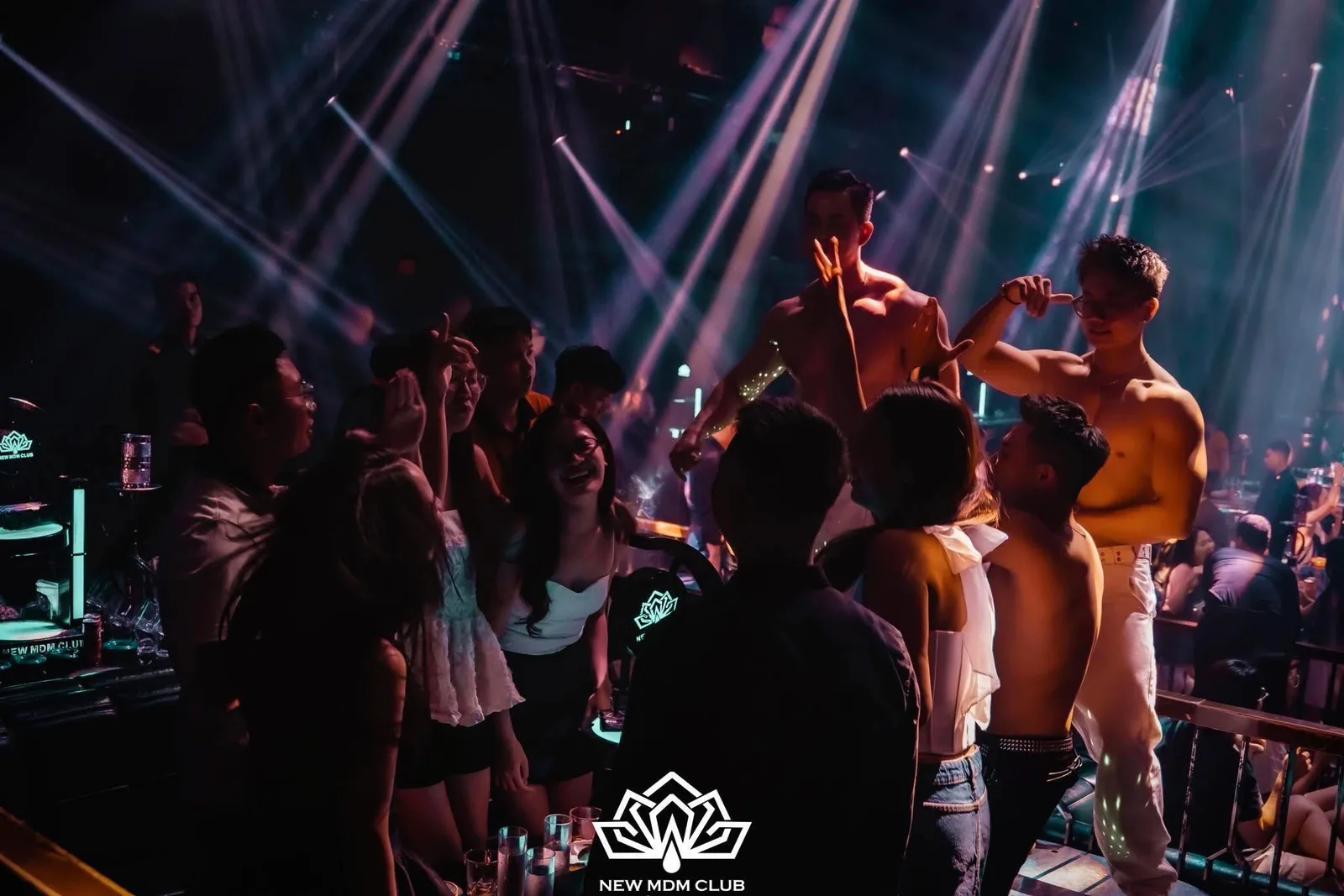 New MDM Club — Khoảnh khắc