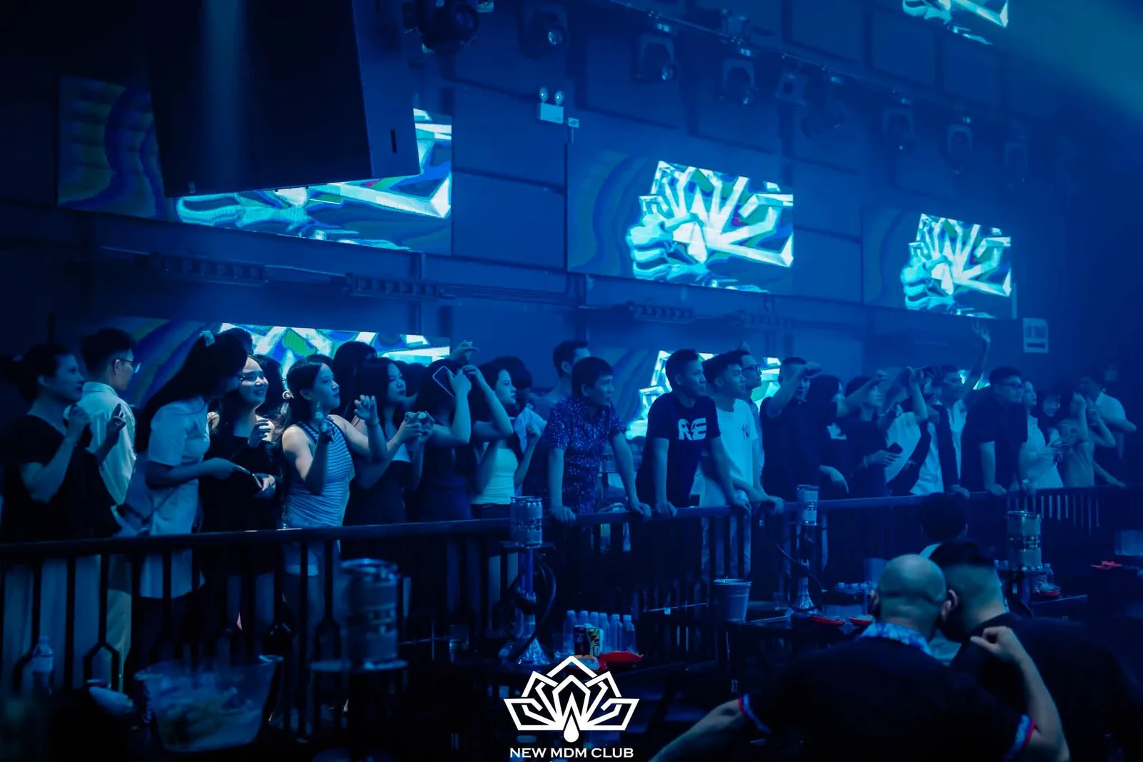 New MDM Club — khán giả trước màn LED khổ lớn