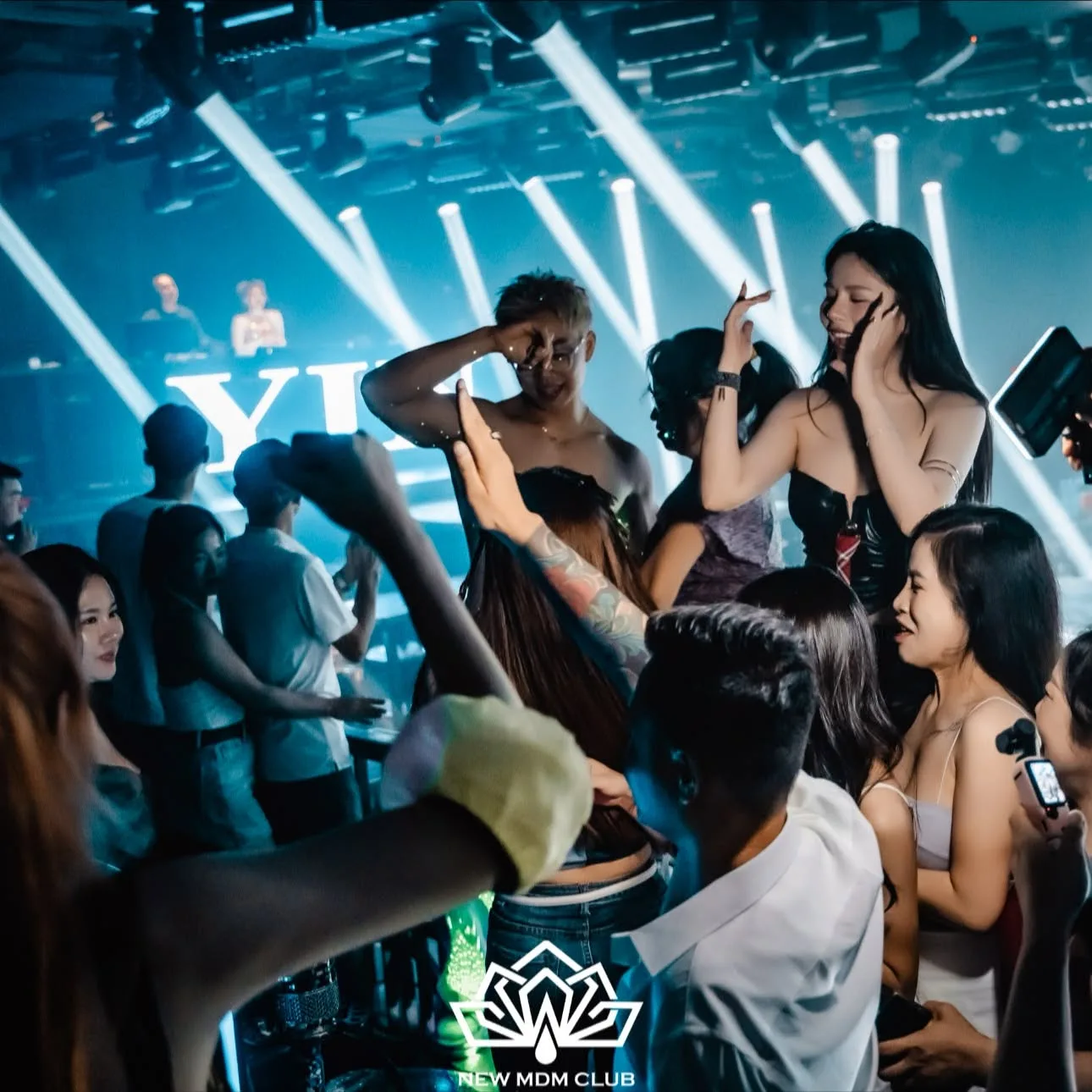 New MDM Club — Khoảnh khắc
